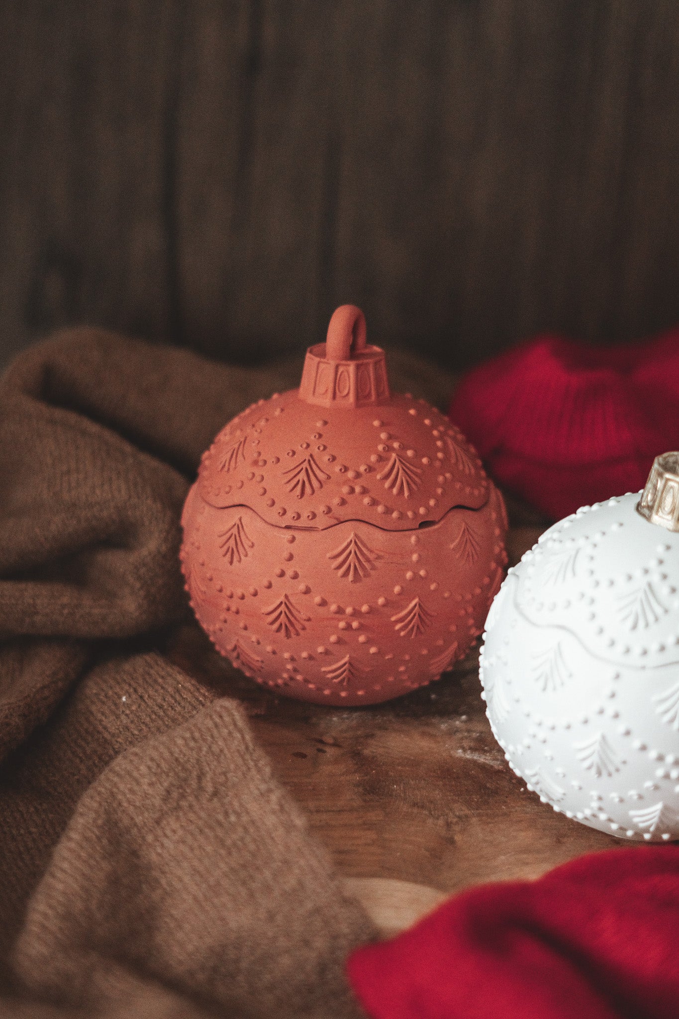 BIG CHRISTMAS BAUBLE (CERAMIC)