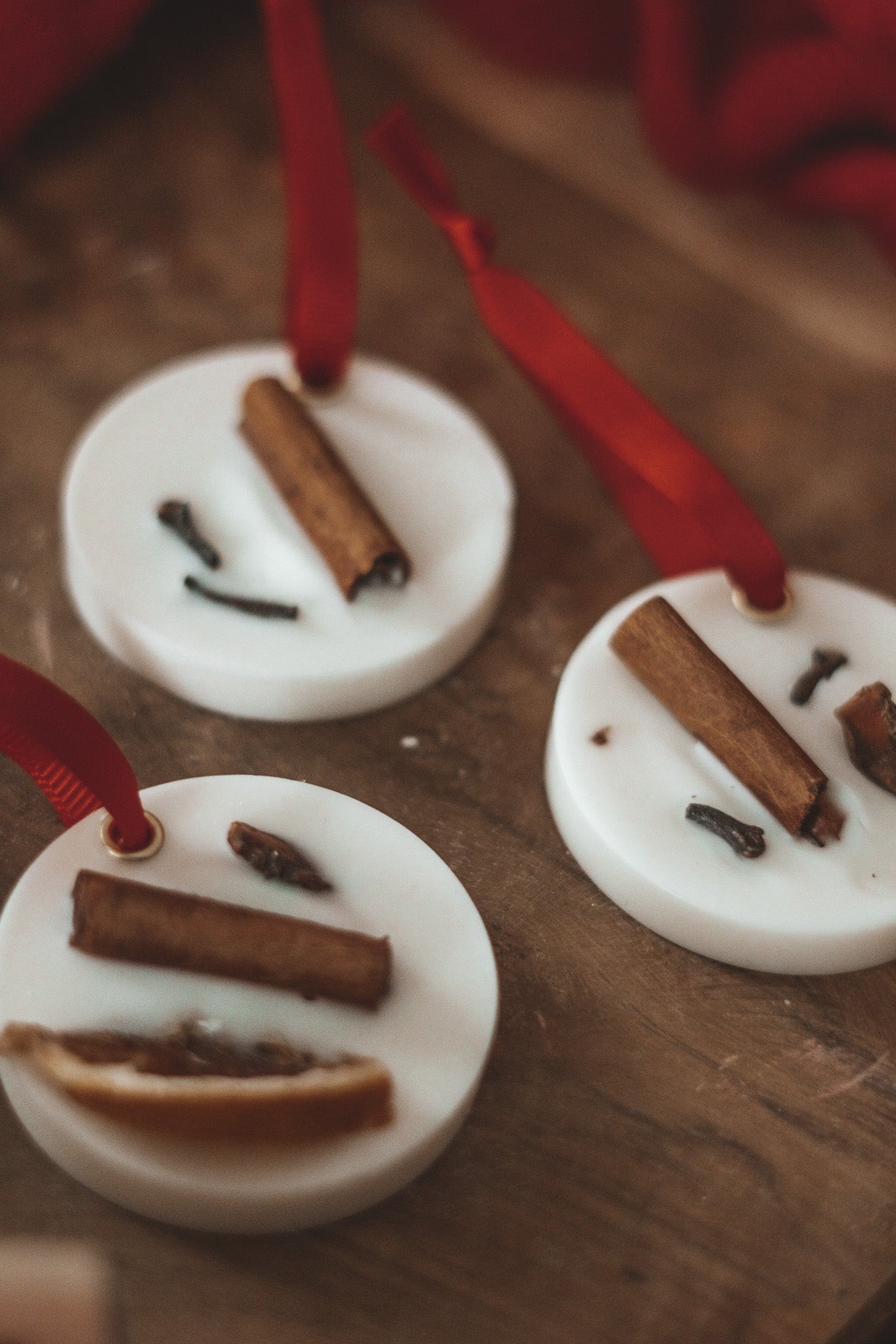 SCENTED CHRISTMAS TREE DECORATIONS