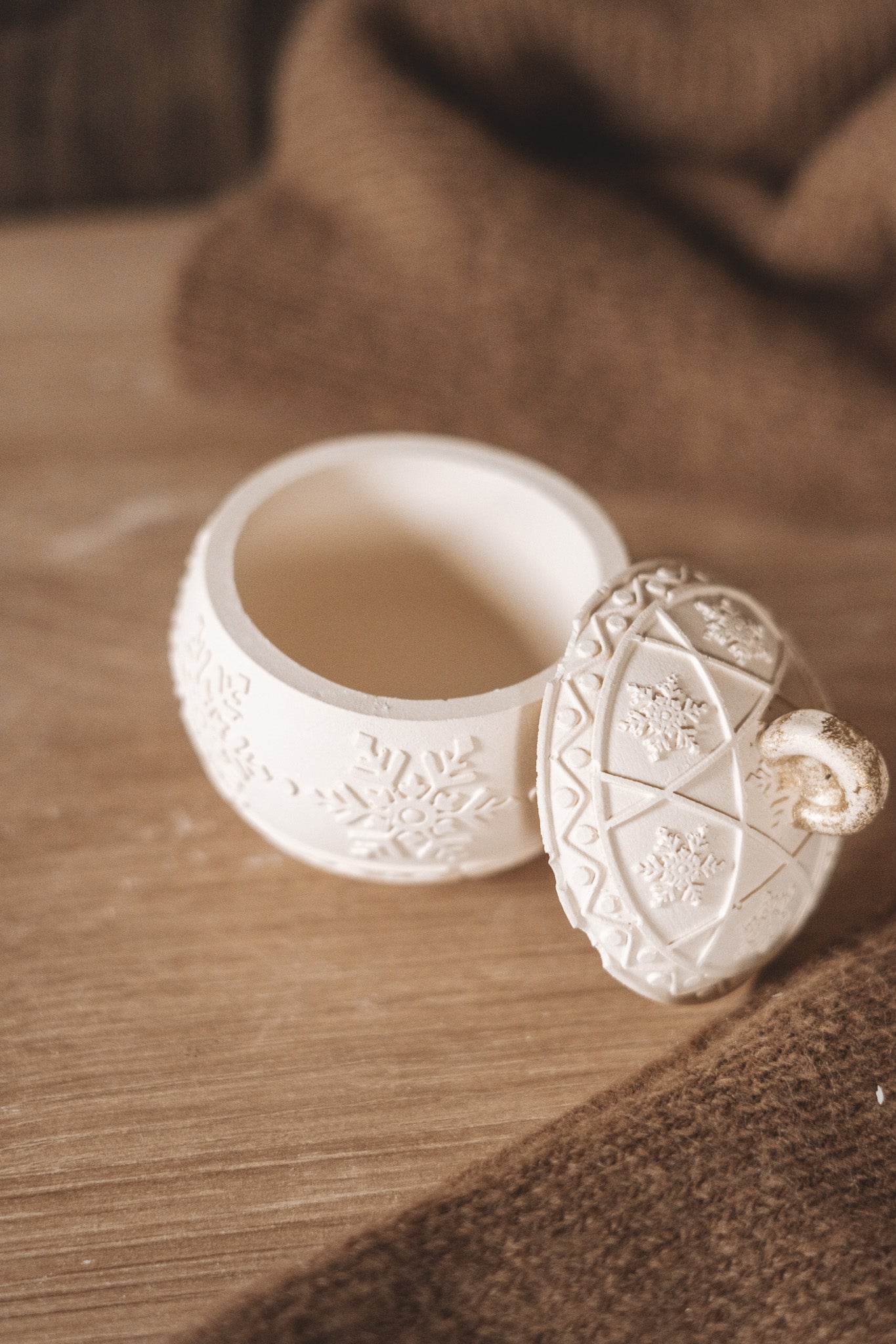 BOLA DE NATAL EM BEGE