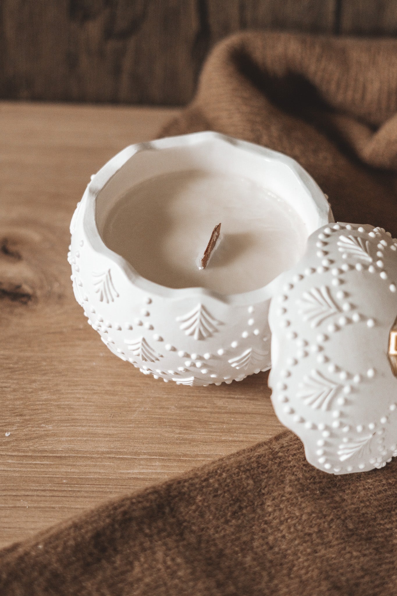 VELA EM BOLA DE NATAL GRANDE COM DOURADO