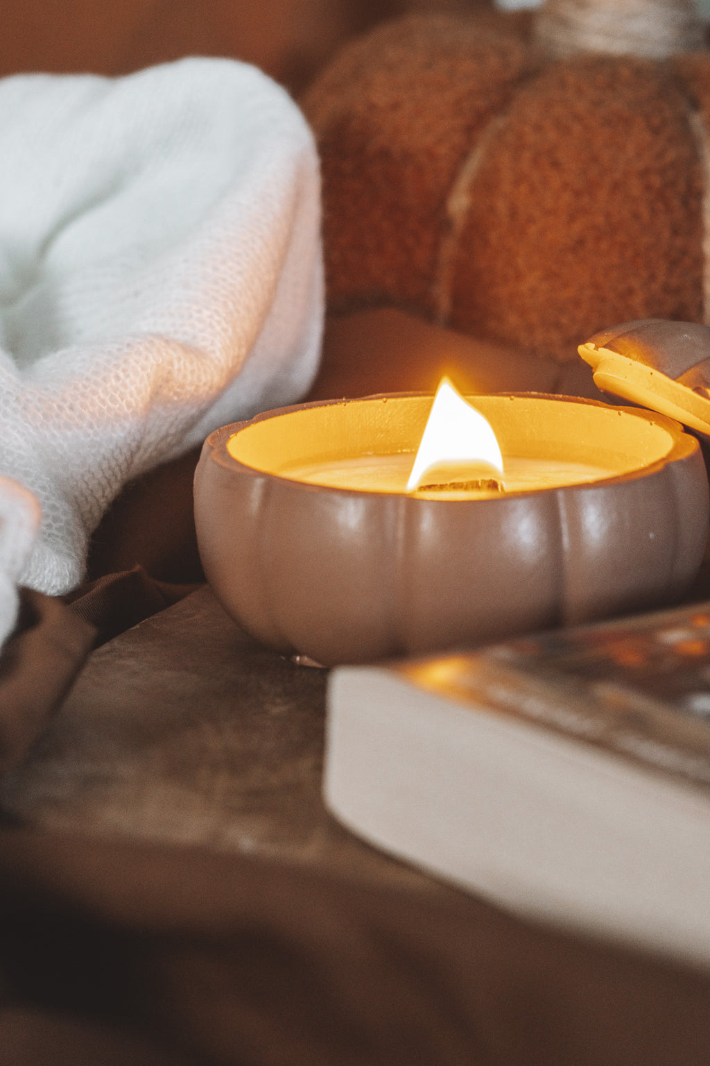 LARGE PUMPKIN (CANDLE)