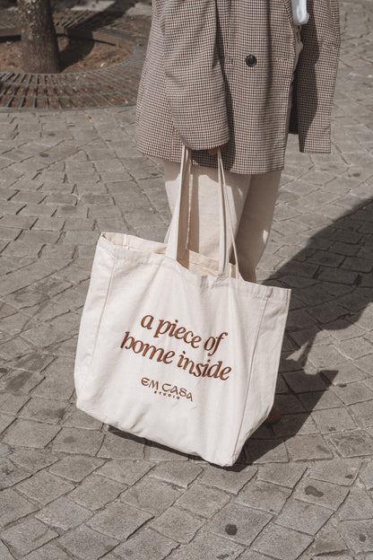 EM CASA STUDIO TOTE BAG