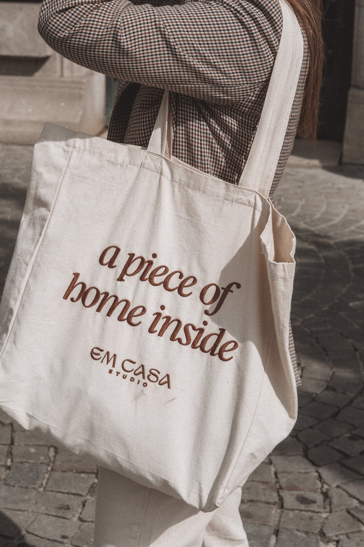 EM CASA STUDIO TOTE BAG