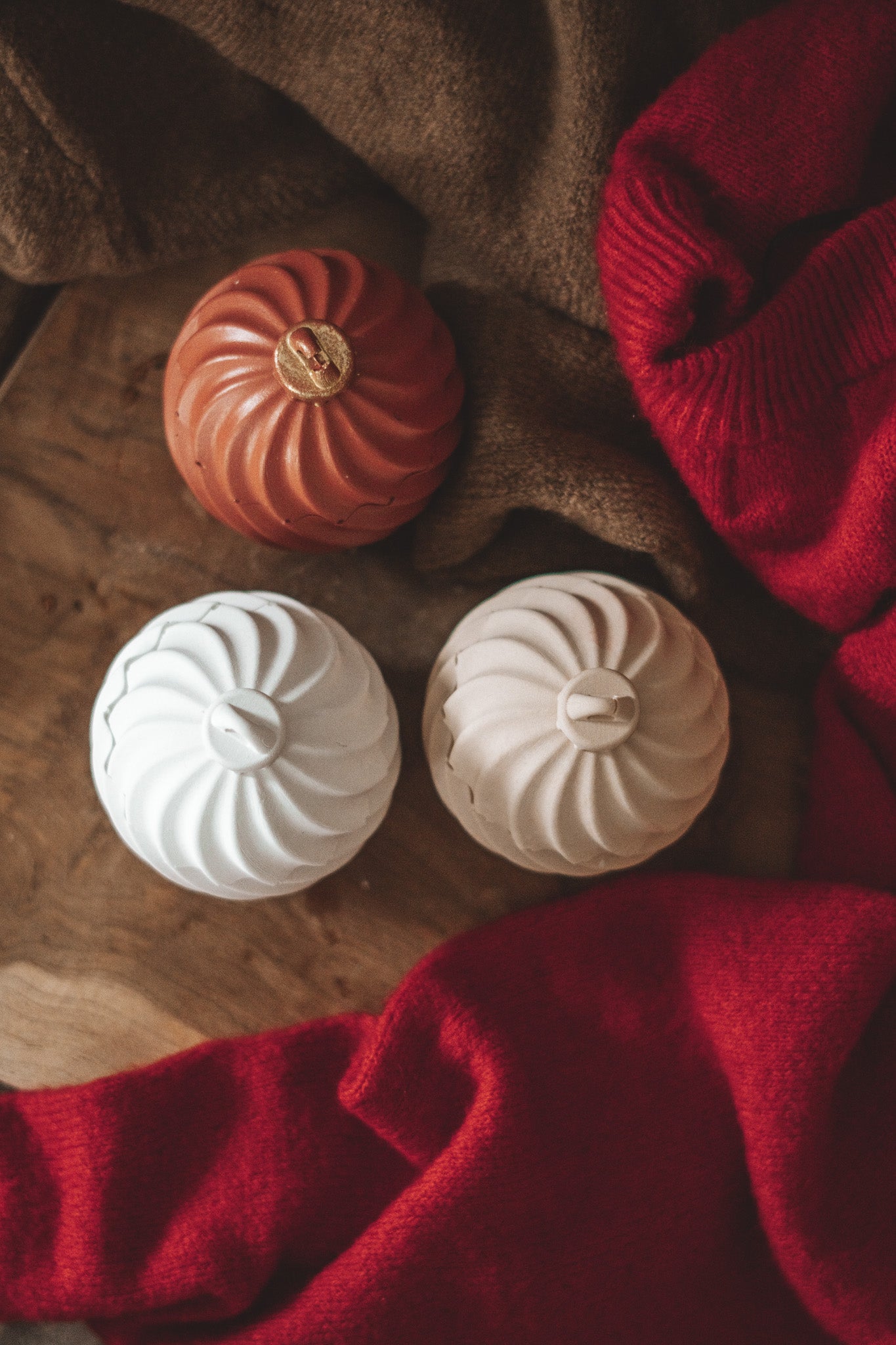 MEDIUM CHRISTMAS BAUBLE (CERAMIC)