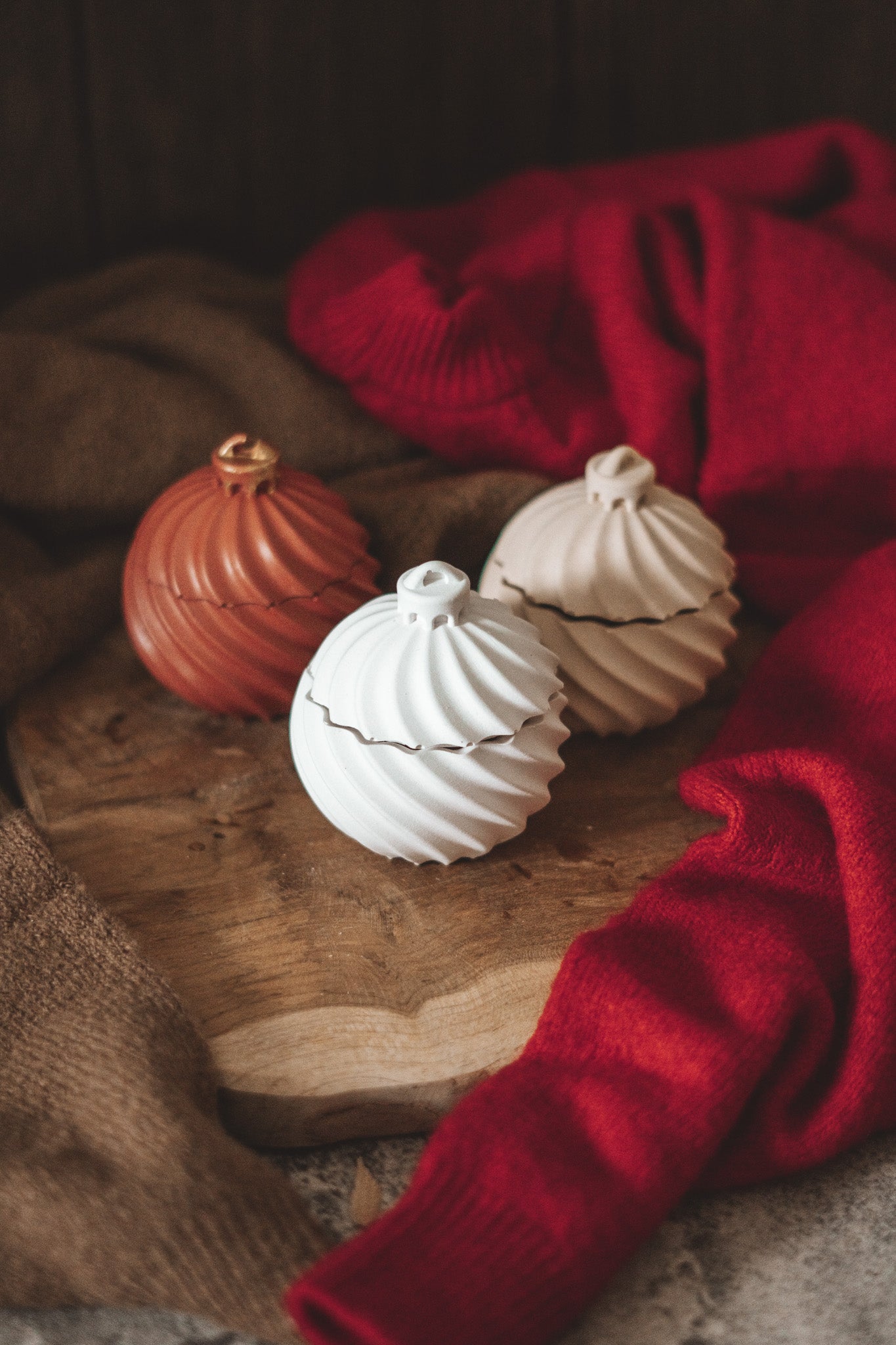 MEDIUM CHRISTMAS BAUBLE (CANDLE)