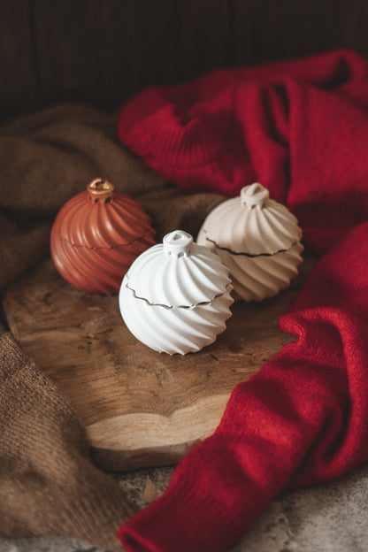 MEDIUM CHRISTMAS BAUBLE (CANDLE)