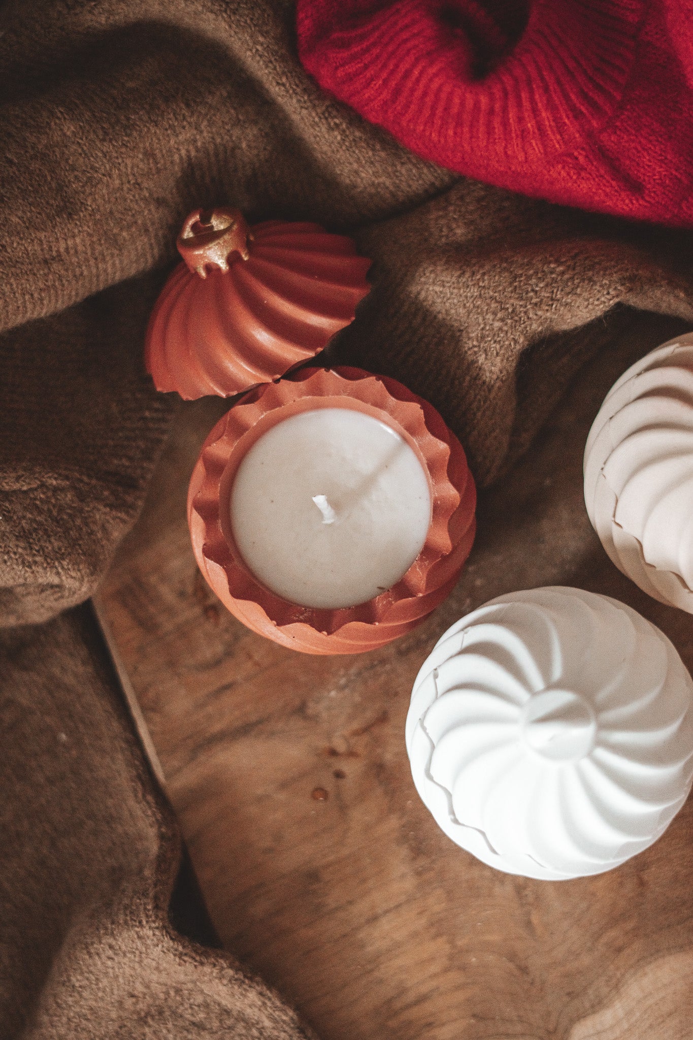 MEDIUM CHRISTMAS BAUBLE (CANDLE)