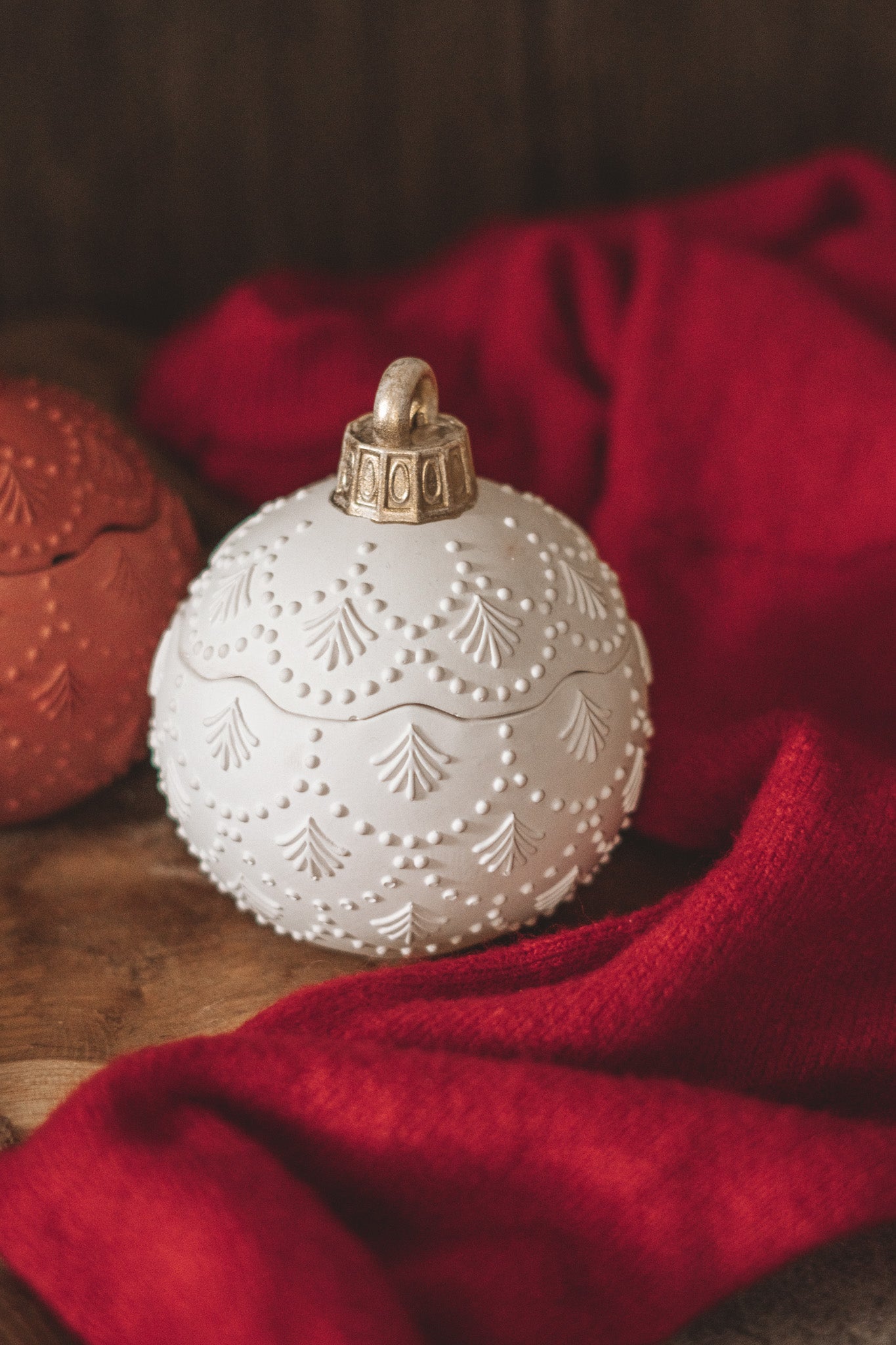 BIG CHRISTMAS BAUBLE (CERAMIC)