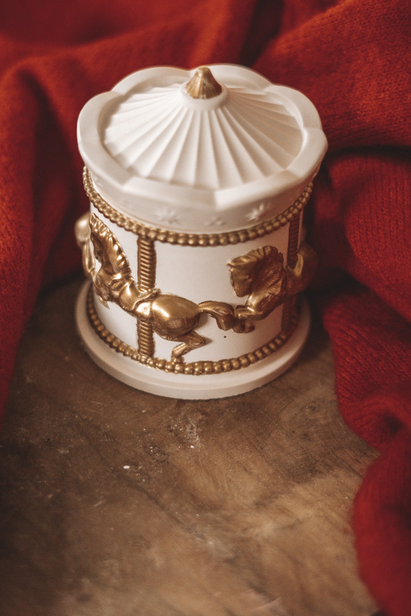 TALL CAROUSEL (CERAMIC)