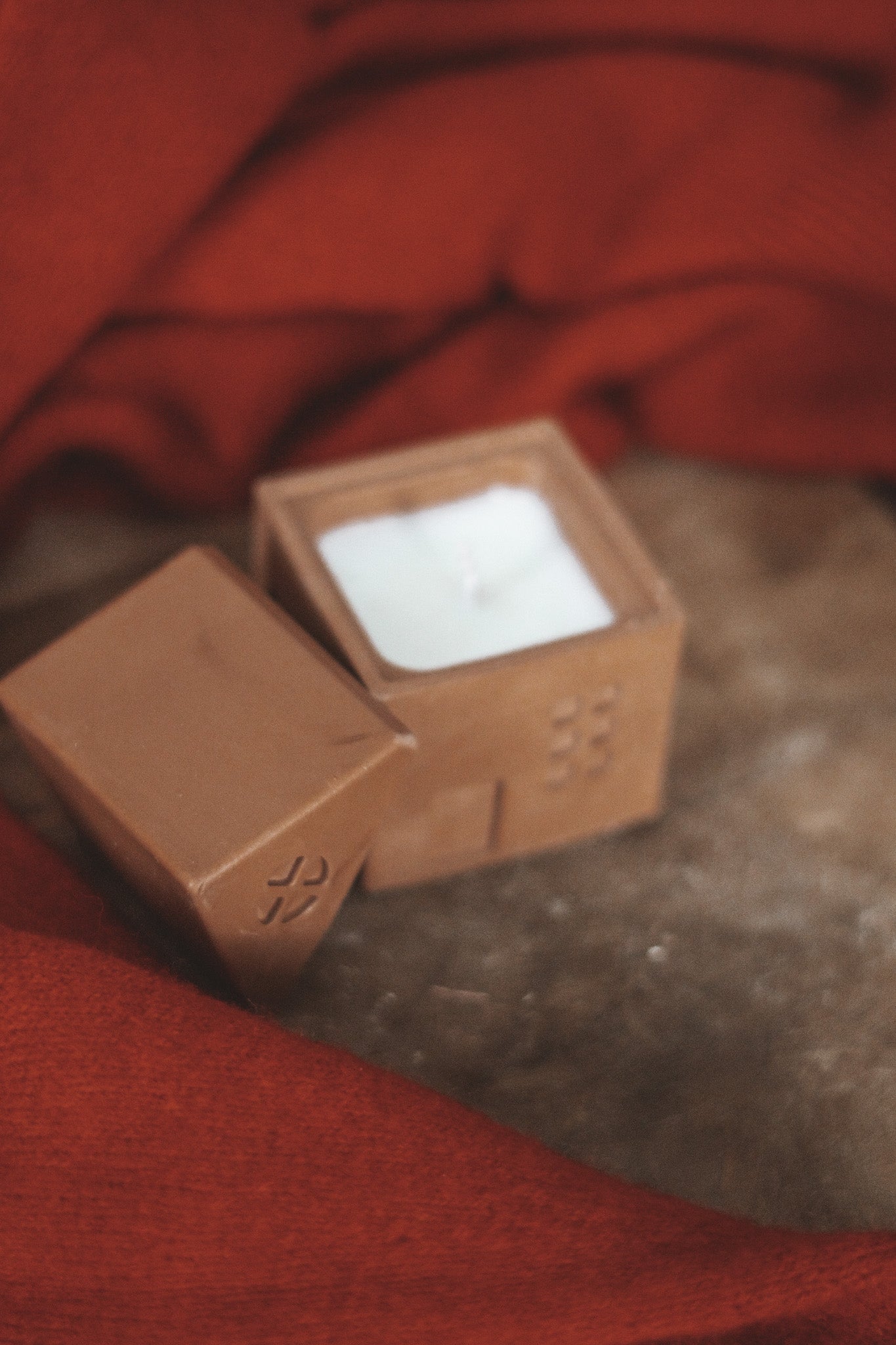 CHRISTMAS HOUSE (CANDLE)