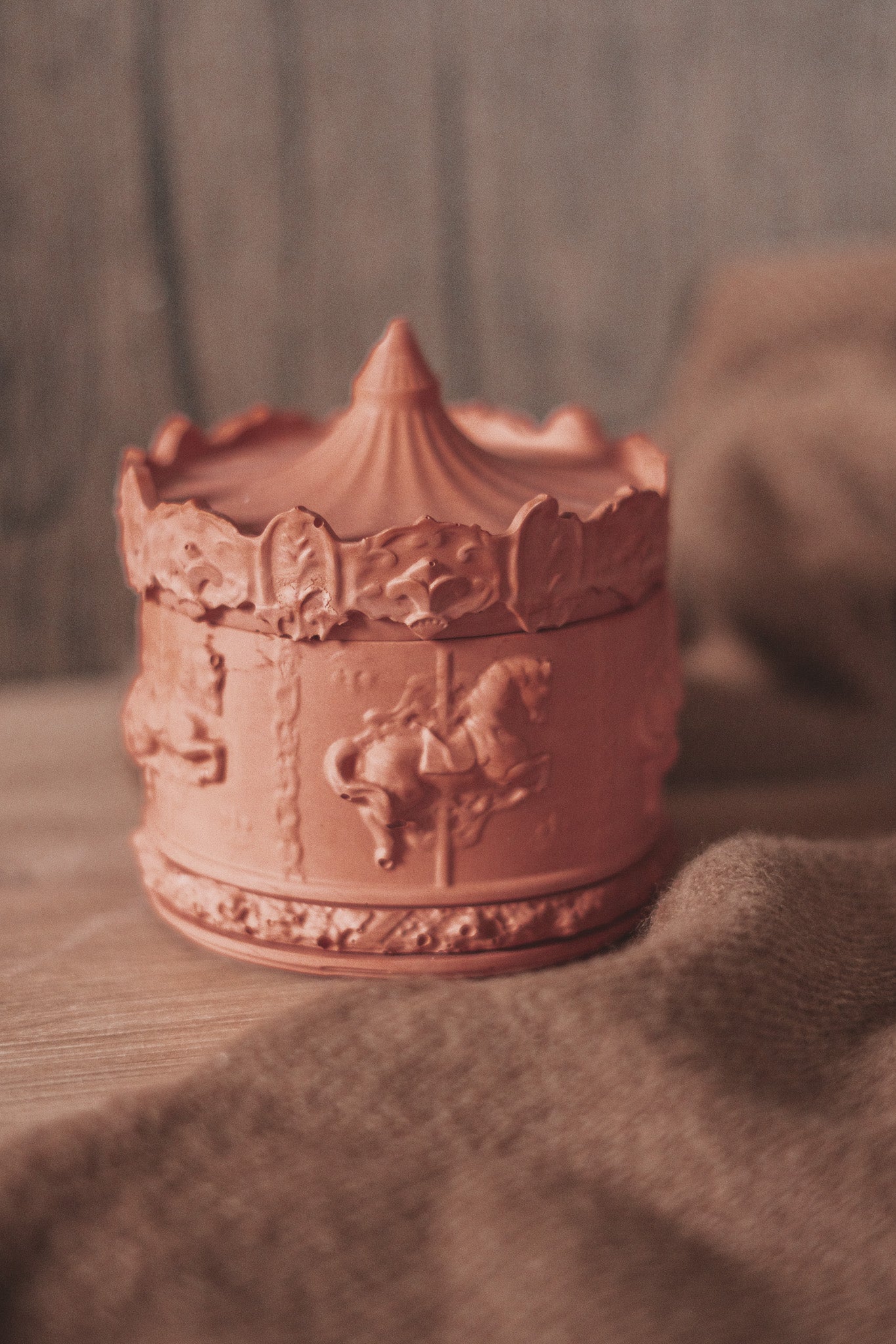 CARROSSEL LARGO EM VERMELHO