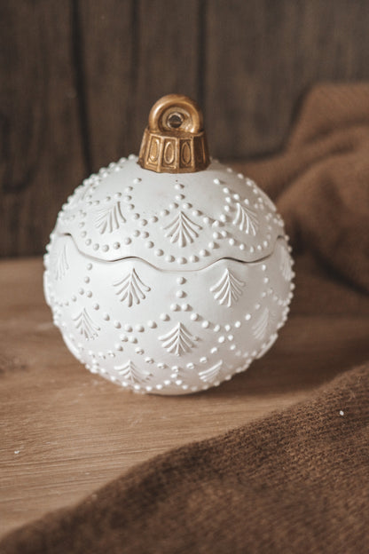 VELA EM BOLA DE NATAL GRANDE COM DOURADO