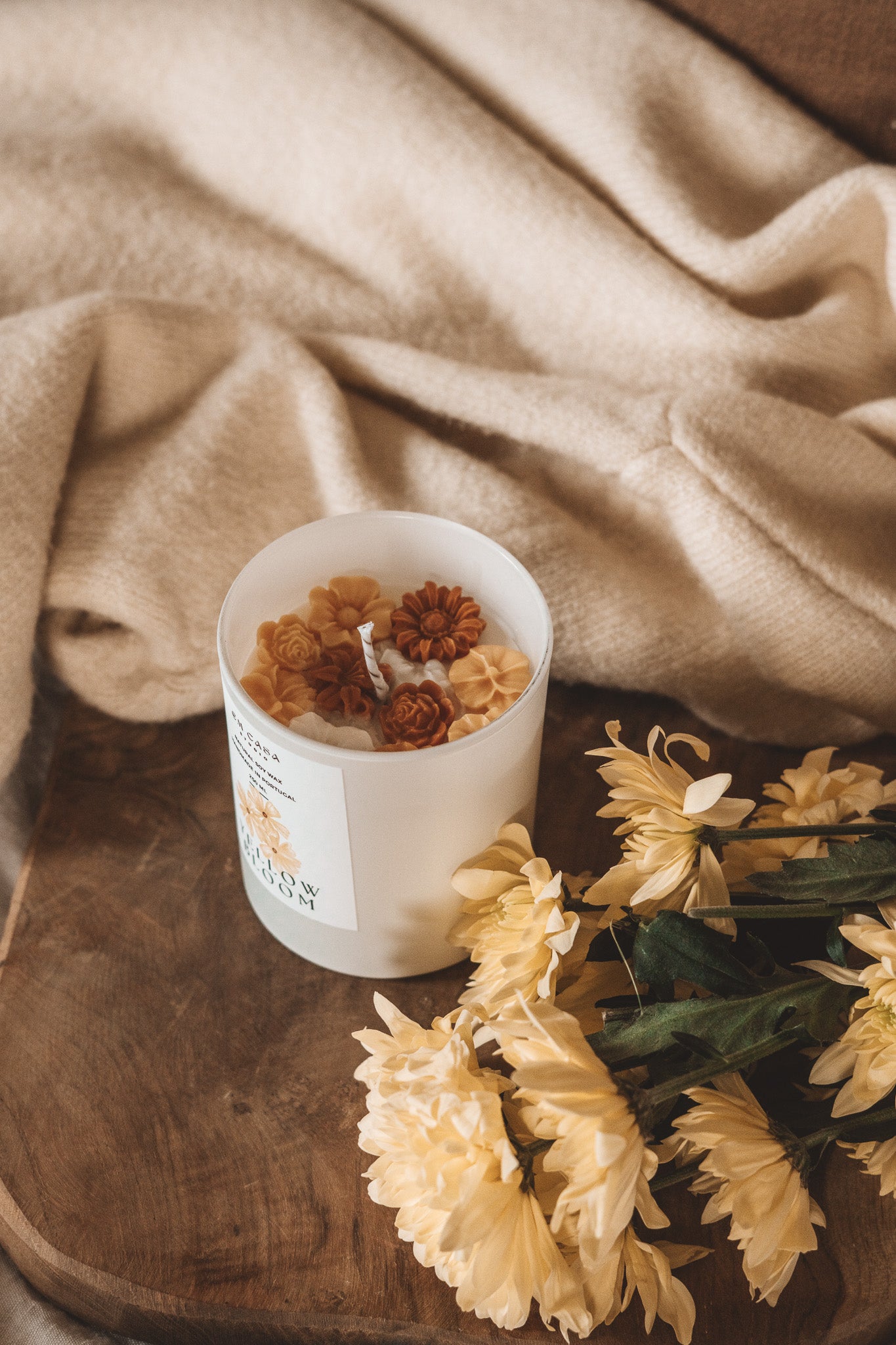 YELLOW BLOOM CANDLE