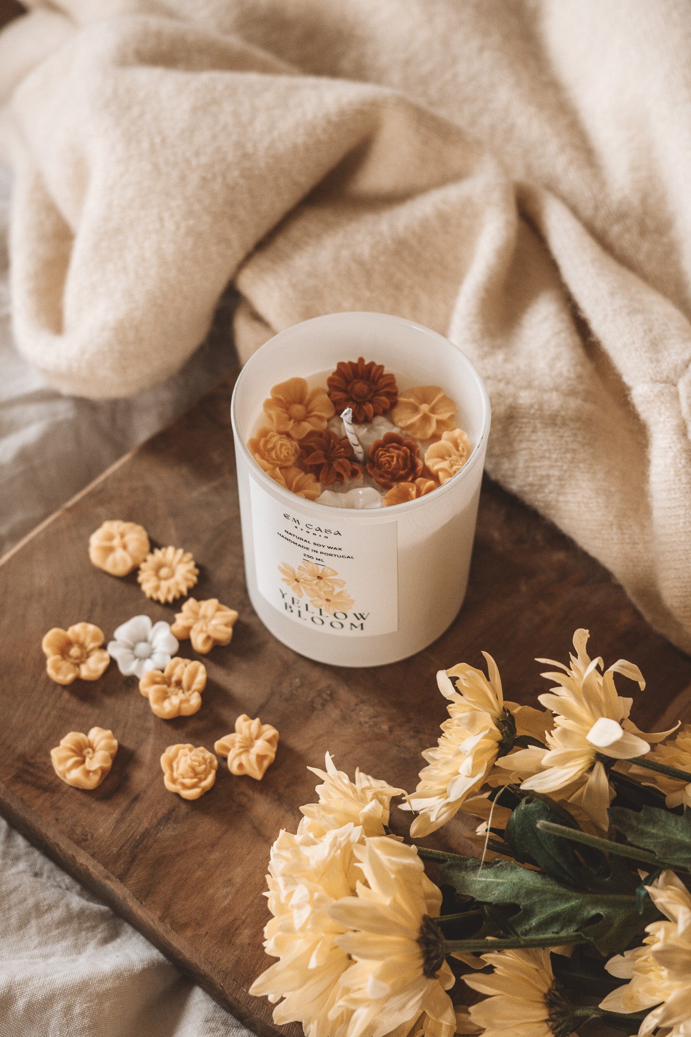 YELLOW BLOOM CANDLE