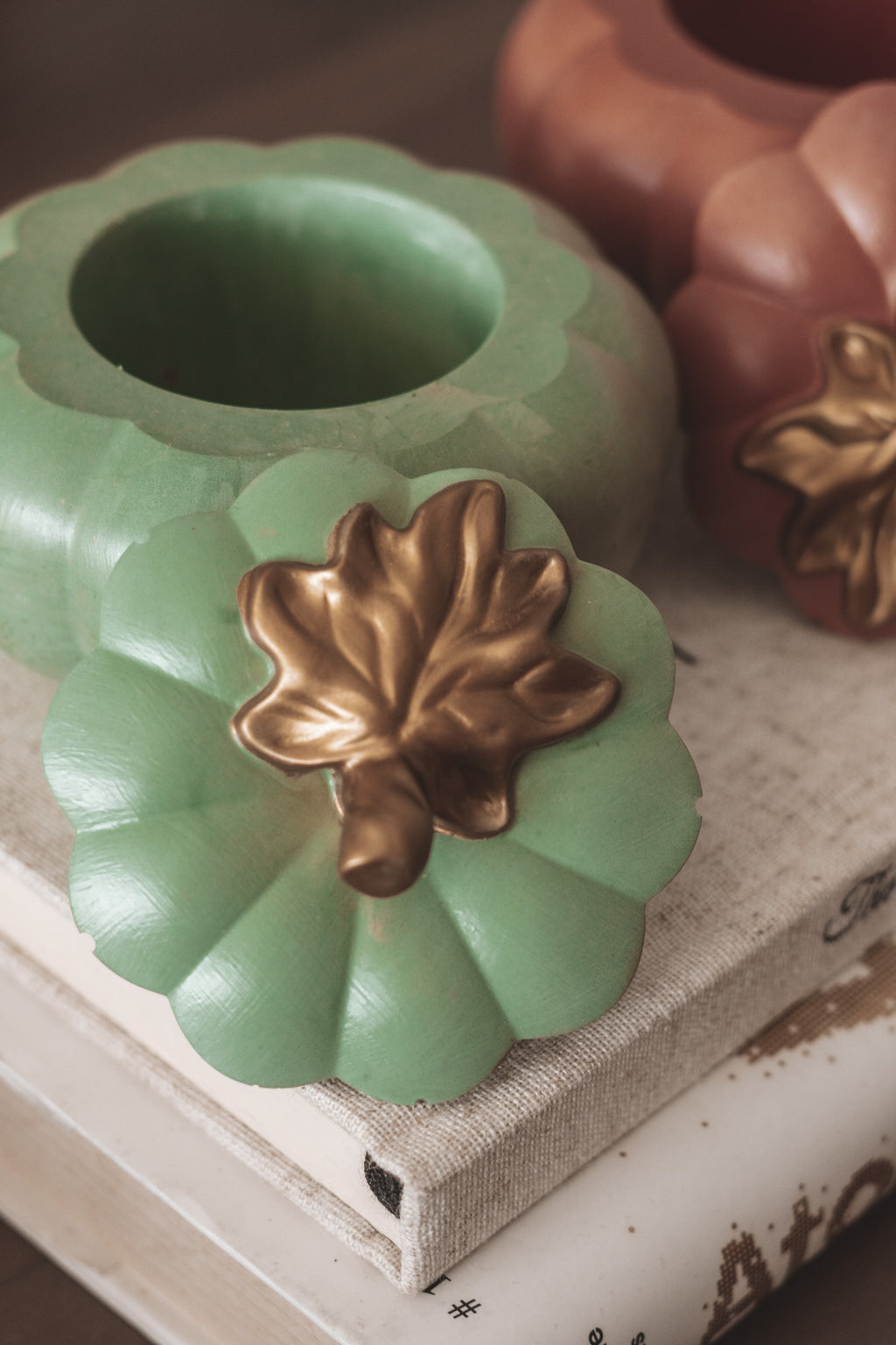 PUMPKIN WITH LEAF (CERAMIC)