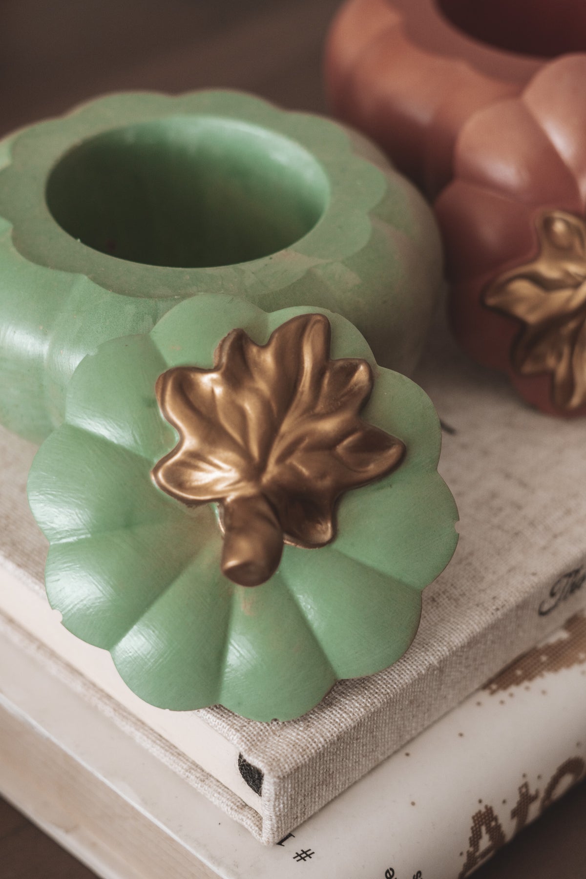 PUMPKIN WITH LEAF (CERAMIC)