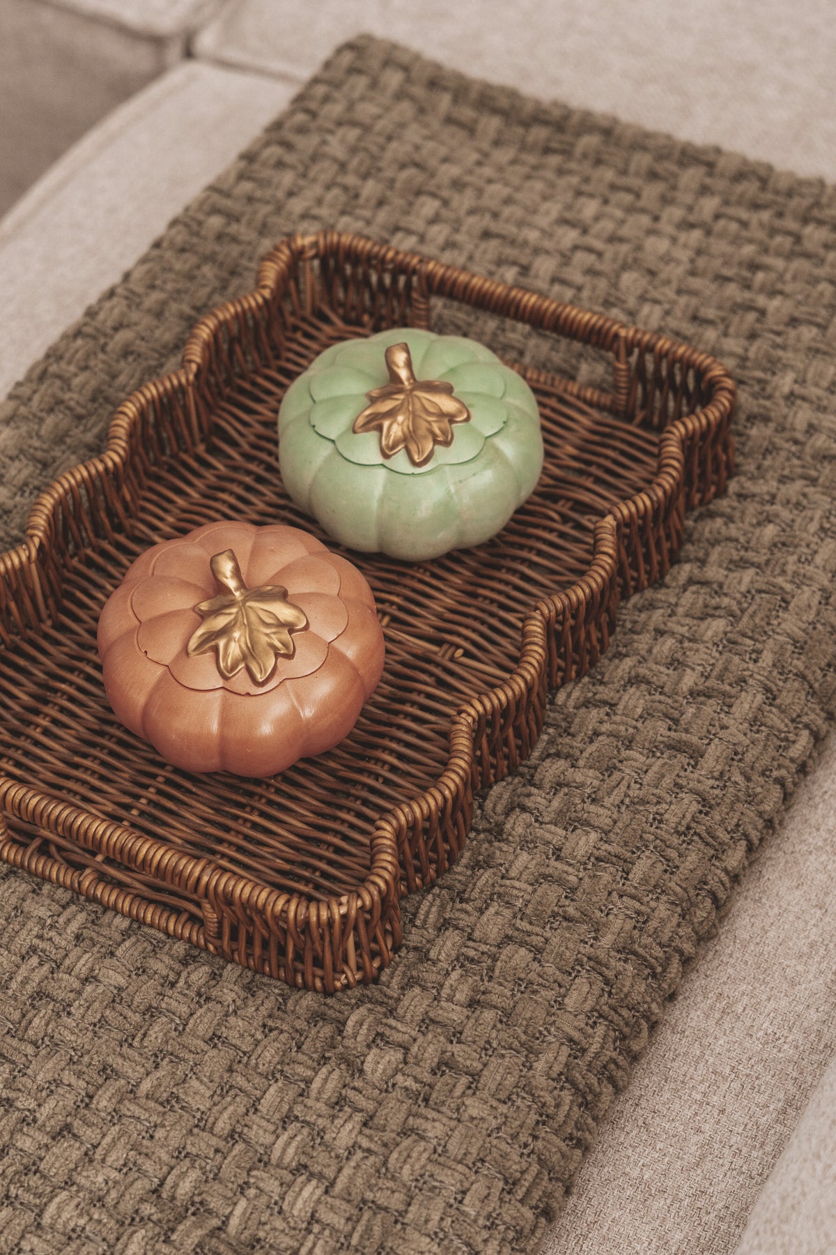 PUMPKIN WITH LEAF (CERAMIC)