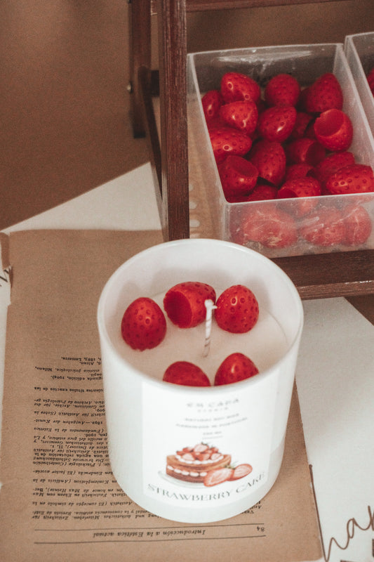 STRAWBERRY CAKE CANDLE