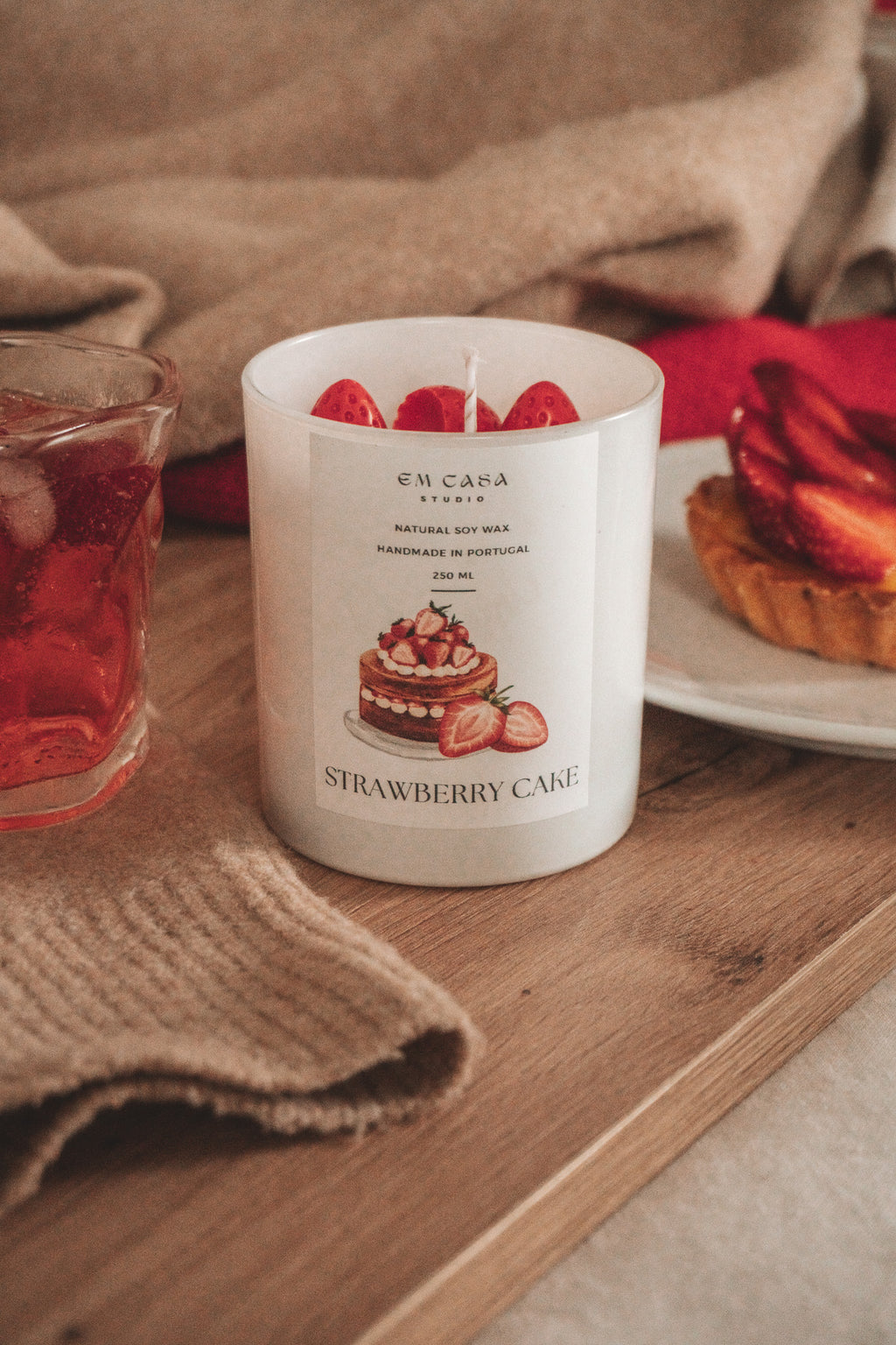 STRAWBERRY CAKE CANDLE
