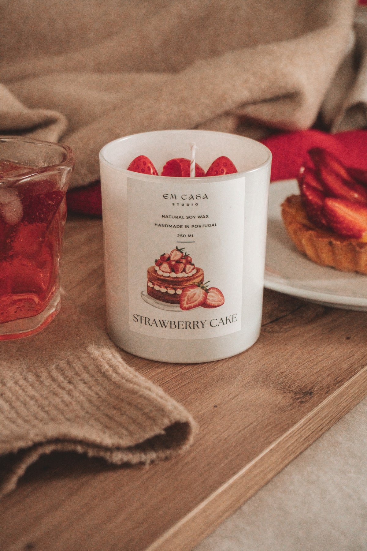 STRAWBERRY CAKE CANDLE